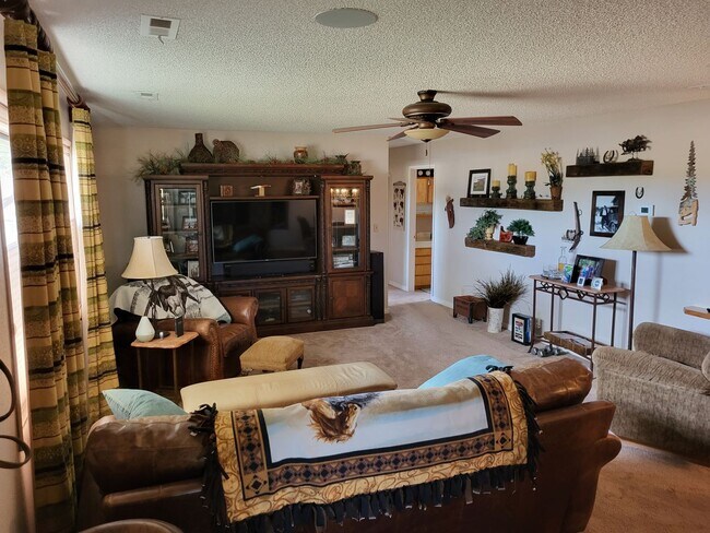 Photo - Short to Mid Term Leases - Fully Furnished... House