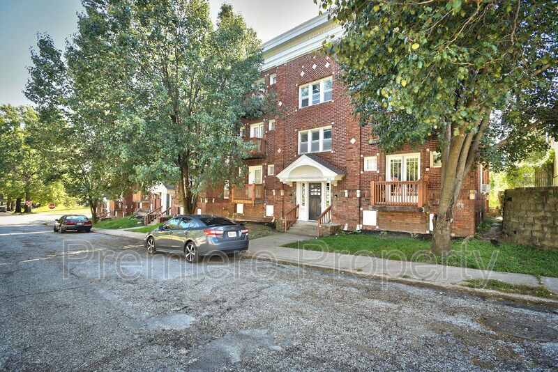Foto principal - 3115 Thompson Ave
