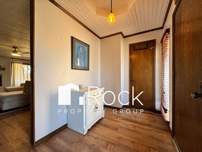 Building Photo - Enjoy $500 off your first month's rent!!