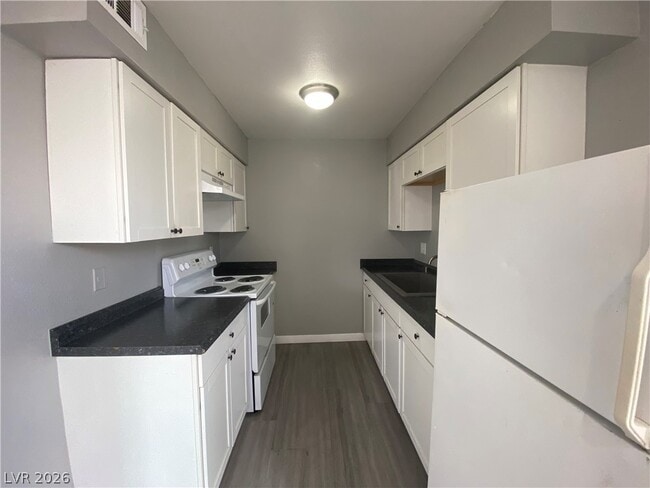 Building Photo - 1089 E Desert Inn Rd