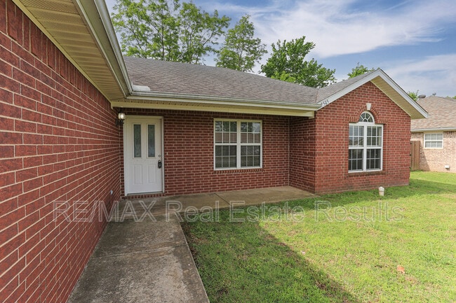 Building Photo - 2505 SW 20th St