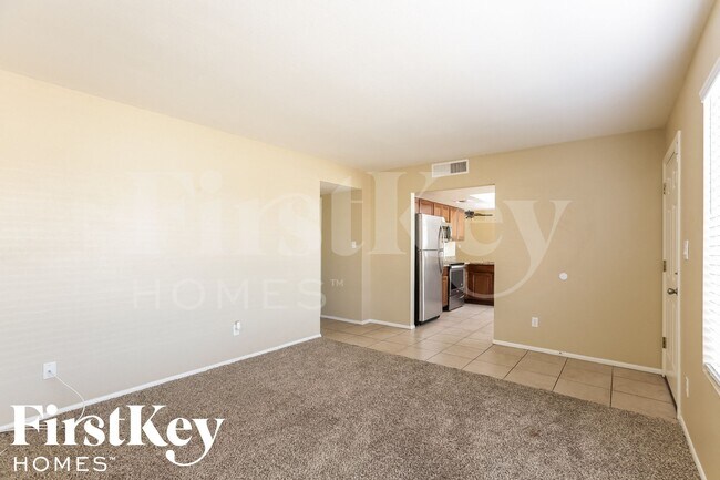 Foto del edificio - 1633 W Charleston Ave