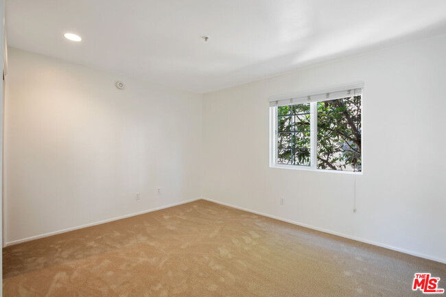 Building Photo - 3855 Rambla Pacifico St