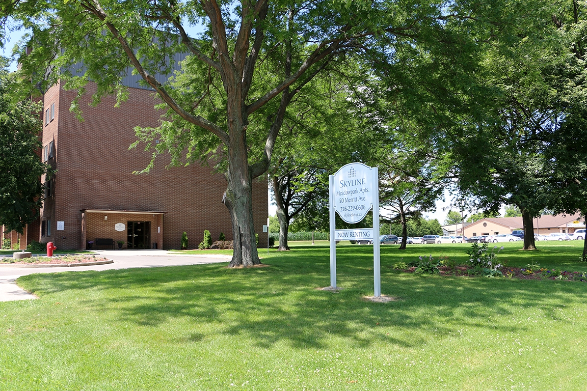 Primary Photo - Meadowpark Apartments