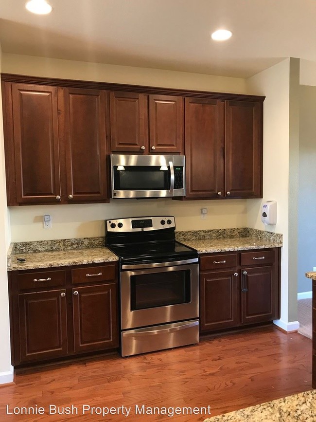 Building Photo - 4 br, 2.5 bath House - 816 Brightleaf Pl