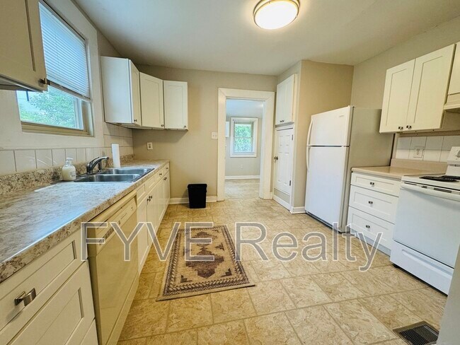 Building Photo - 2745 Tarleton Ave