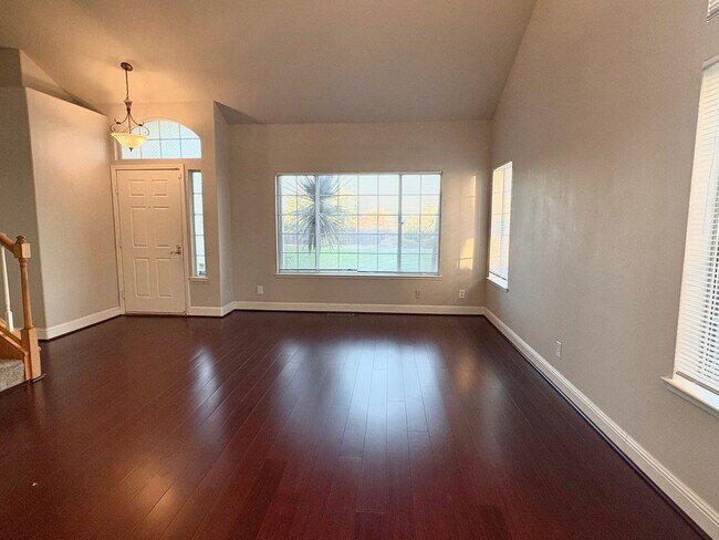 Building Photo - Charming 3 bedroom 2.5 Bath home in Antioc...