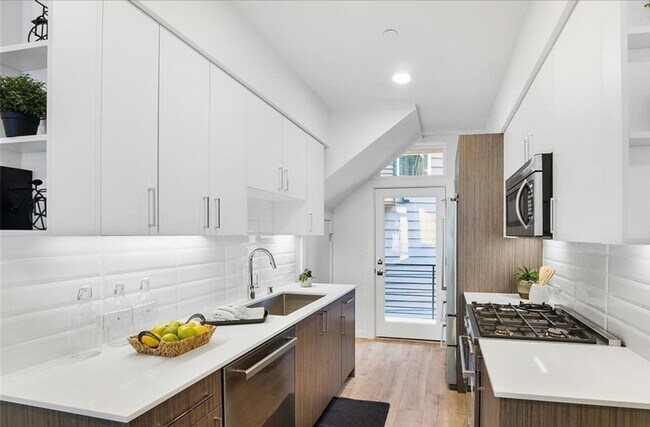 Foto del edificio - Chic Townhome at Green Lake