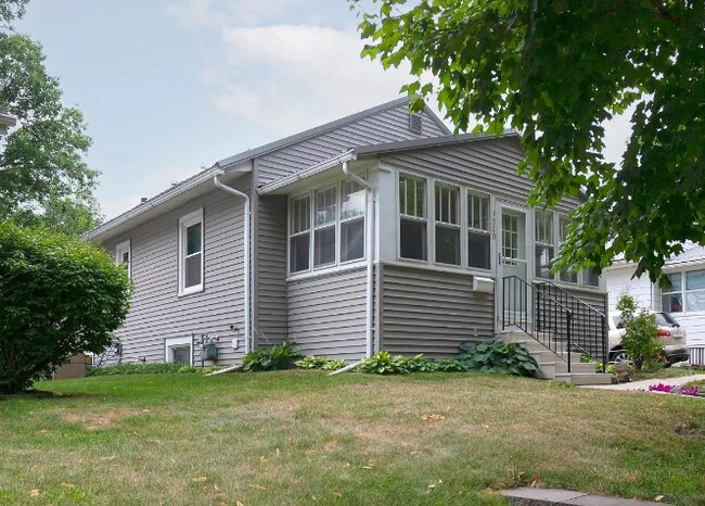 Building Photo - 1520 Forest Ave