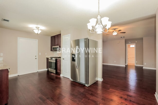 Building Photo - Celebrate 2024 with a Home that Sparkles! ...