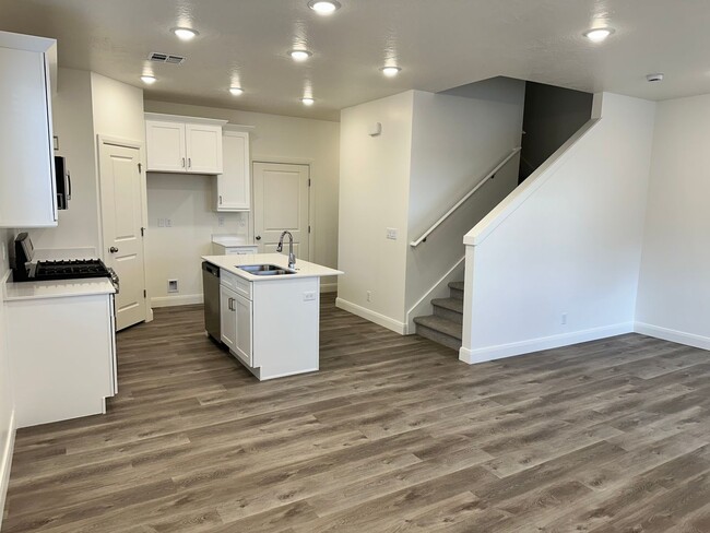 Building Photo - Brand New 3 Bedroom, 2 Car Garage Home In ...