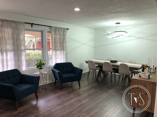 Foto del edificio - BEAUTIFUL FULLY RENOVATED HOME YOU WON'T WANT TO MISS!