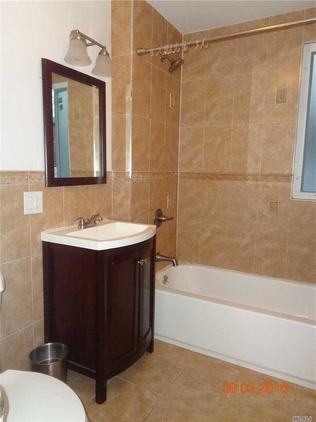 Foto del edificio - 241-23 147th Ave