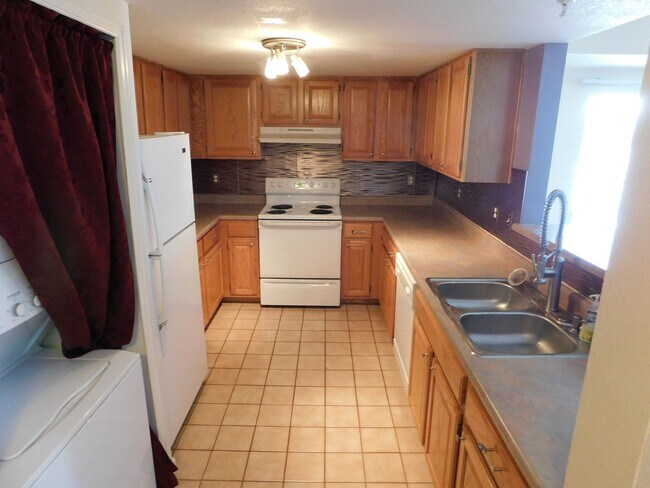Foto del edificio - 3 Bed | 2 Bath | 1,264 sq ft | Littleton, CO  **Available Mid August**