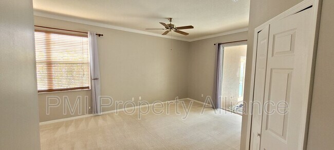 Foto del edificio - 7615 Lindenhurst Dr