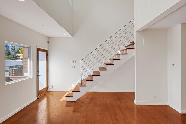 Building Photo - 1411 Cloverfield Blvd