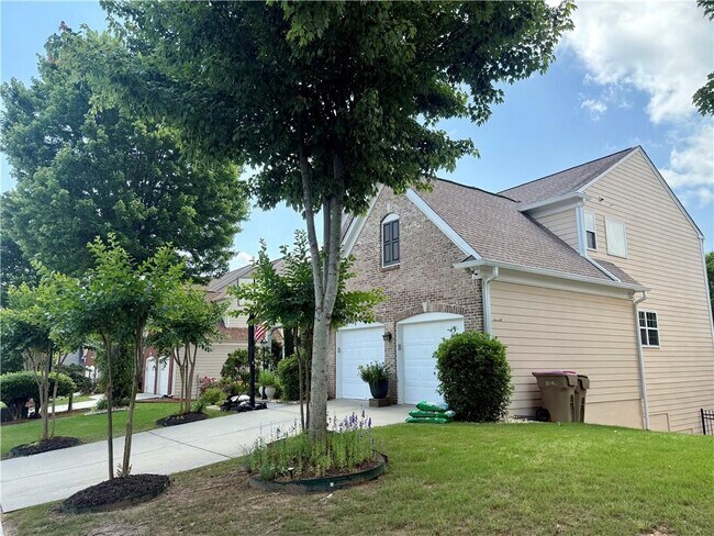 Building Photo - 585 Marylebone Dr