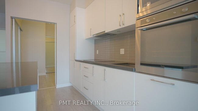 Photo du bâtiment - 27-1727 Bathurst St