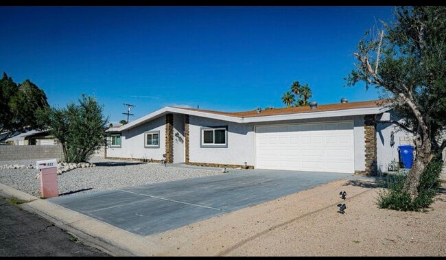 Building Photo - 1832 N San Gorgonio Rd