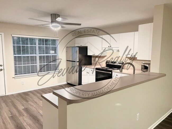 Building Photo - Two Bedroom Townhouse in Meadows of Fairvi...