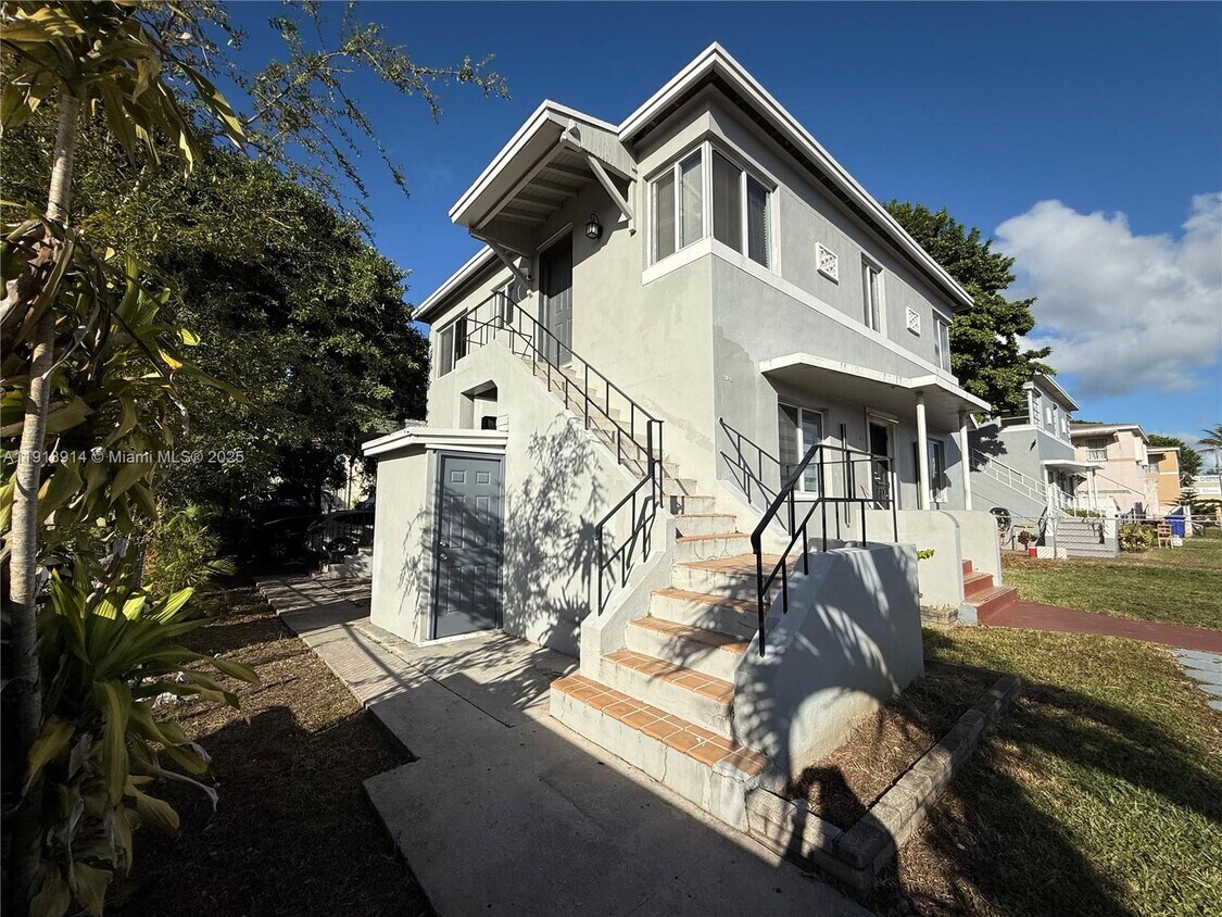 Foto principal - 2343 NW 14th St