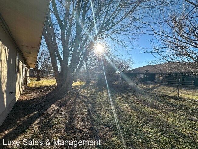 Foto del edificio - 2 br, 2 bath House - 8306 NW 8th Street
