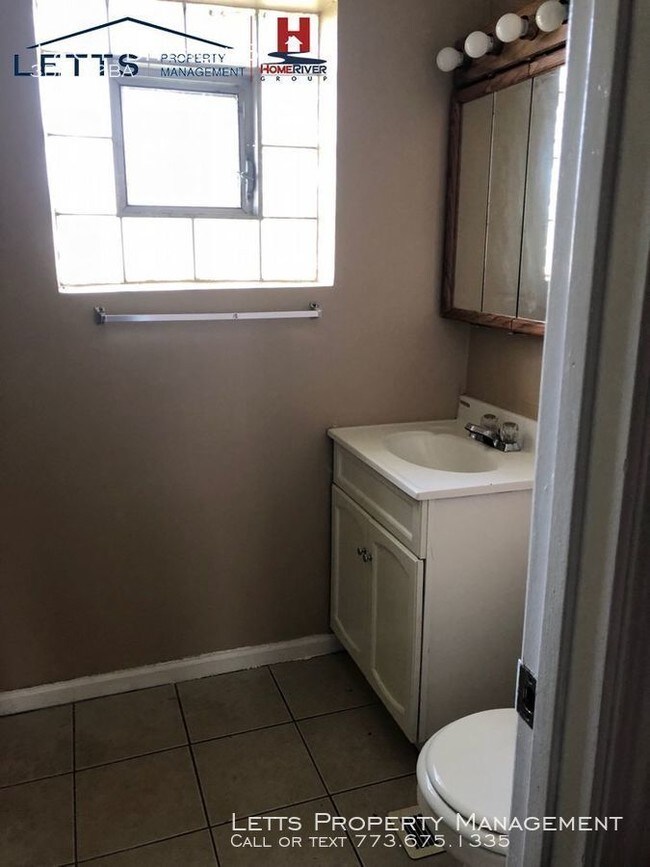 Building Photo - NEWLY RENOVATED, 3 BED, 1.5 BATH