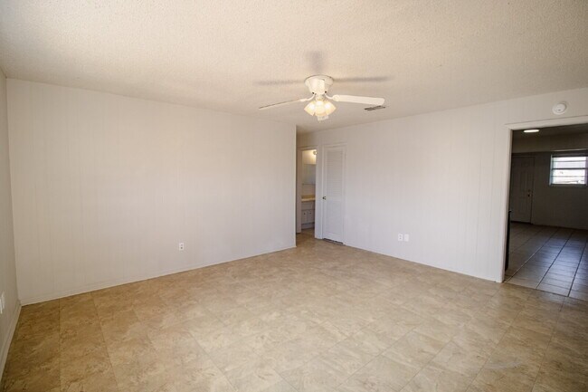 Foto del edificio - "Charming 3-Bed, 2-Bath Duplex Retreat in Lubbock!"