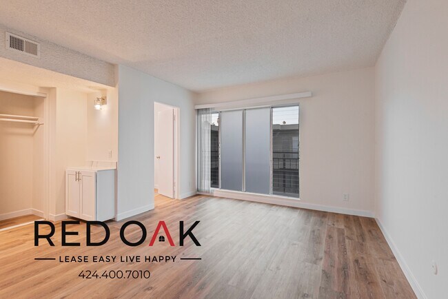 Foto del edificio - ~4 Weeks FREE~ Spacious Two Bedroom with U...