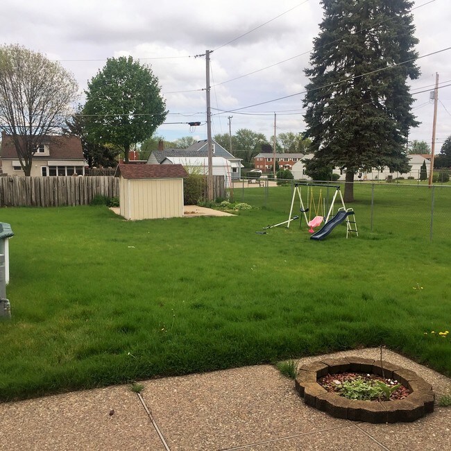 Building Photo - 827 Oaklawn Ave