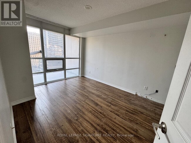 Building Photo - 761 Bay St.