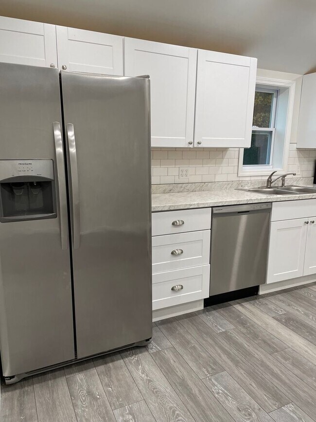 Foto del edificio - 3 Bedroom, 1 Bath Farmhouse Jamesville-DeWitt School