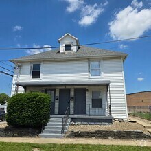 Building Photo - 132 E Farming St