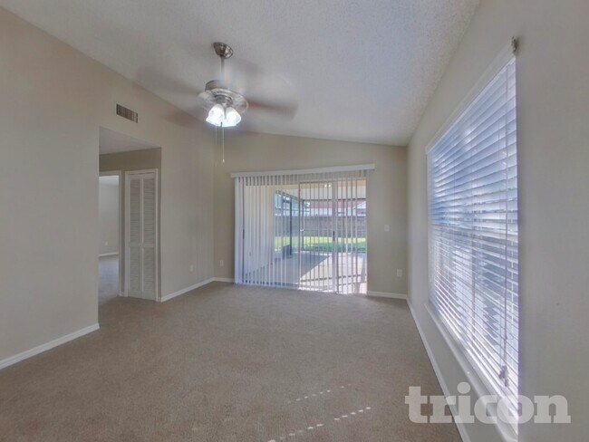 Foto del edificio - 9818 Dean Cove Ln