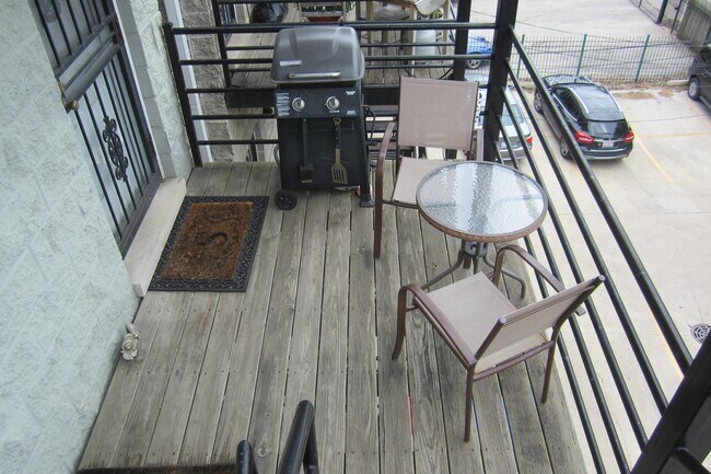 Foto del edificio - 2329 W Harrison St