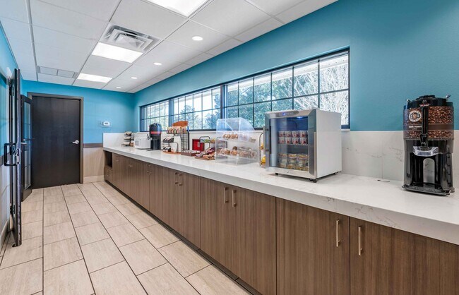 Building Photo - Furnished Studio-Lakeland - I-4