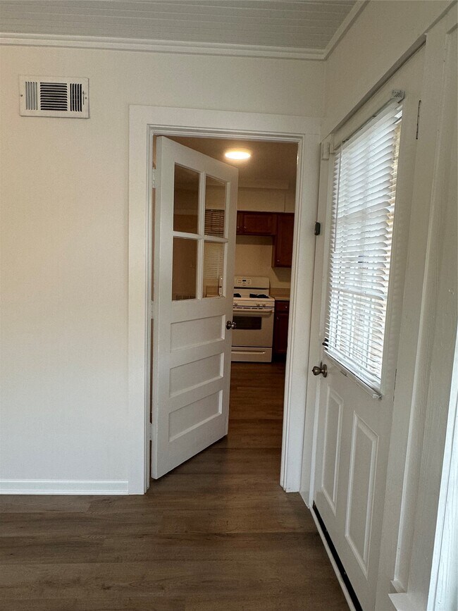 Foto del edificio - 219 Glencroft Ct
