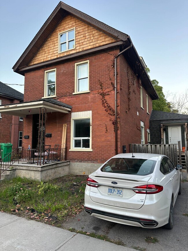 Building Photo - 274 William St