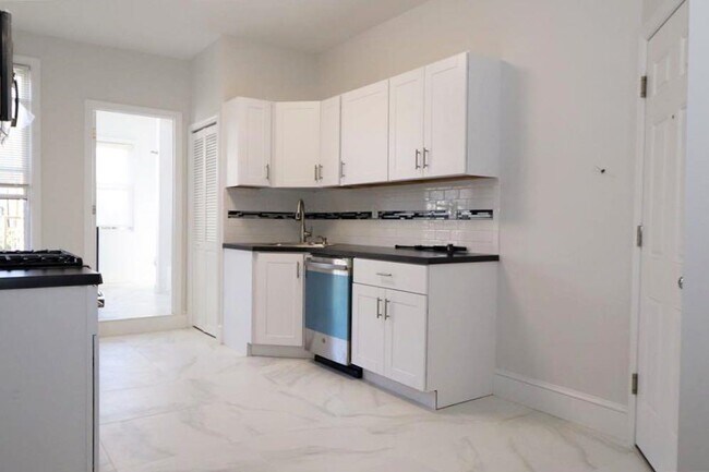 Building Photo - 330 Pavonia Ave