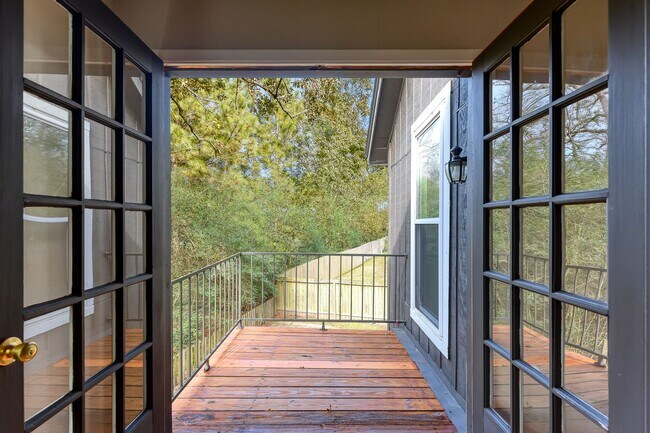 Building Photo - Great house in great neighborhood