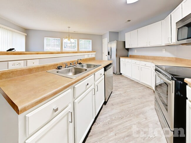 Foto del edificio - 8151 Deodora Cedar Ln