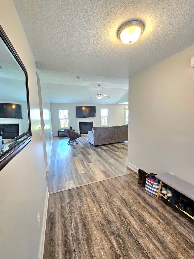 Foto del edificio - 440 Worsley Wy