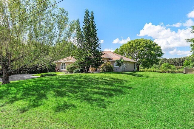 Foto del edificio - 12208 75th Ln N