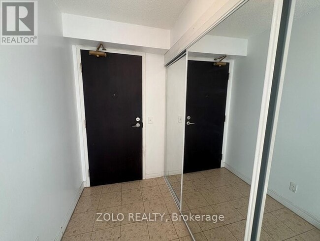 Building Photo - 30 Grand Trunk Crescent