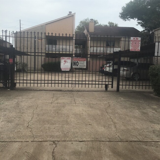 Building Photo - 10203 Forum Park Dr