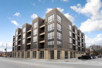 Building Photo - 2505 W Farragut Ave