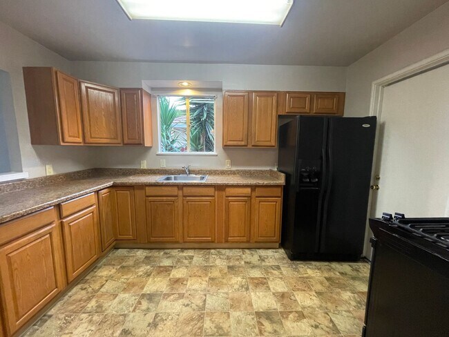 Foto del edificio - MUST SEE! BEAUTIFUL 3 BEDROOM 2 BATH HOME IN HAYWARD CA!!!