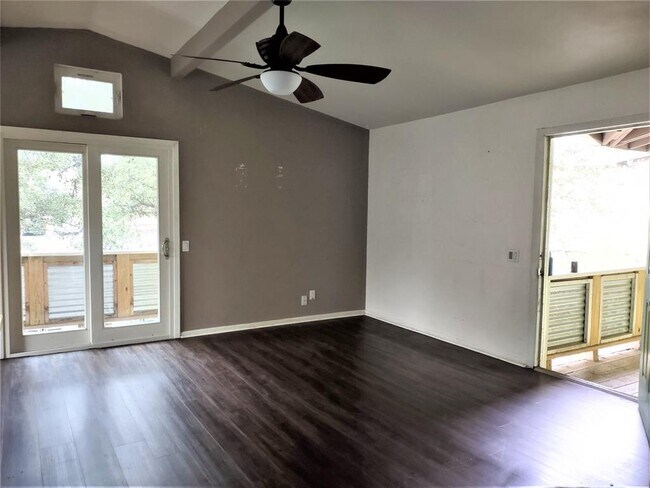 Building Photo - 2503 Manor Cir