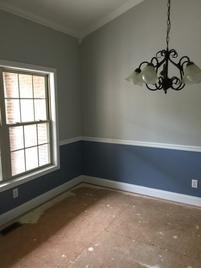 Building Photo - 319 Okema Way