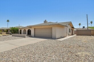 Building Photo - 2519 E Geneva Dr